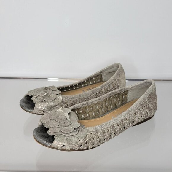 Report Silver Open Toe Flats - Picture 1 of 6